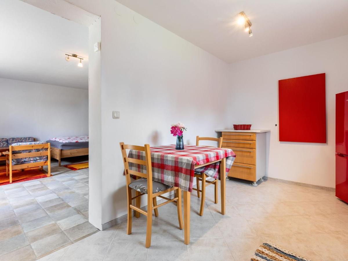 Snug Holiday Home In Divitz Spoldershagen Near Skydiving ภายนอก รูปภาพ