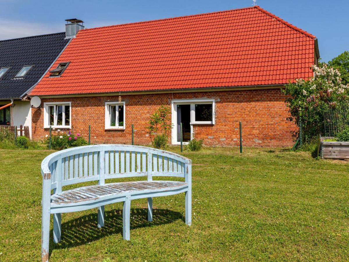 Snug Holiday Home In Divitz Spoldershagen Near Skydiving ภายนอก รูปภาพ