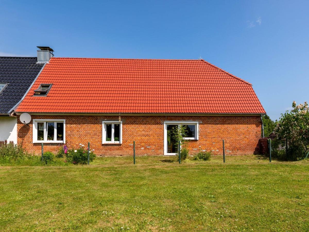 Snug Holiday Home In Divitz Spoldershagen Near Skydiving ภายนอก รูปภาพ